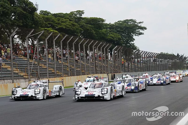 Largada: #20 Porsche Team Porsche 919 Hybrid: Mark Webber, Brendon Hartley, Timo Bernhard e #14 Porsche Team Porsche 919 Hybrid: Romain Dumas, Neel Jani, Marc Lieb lideram