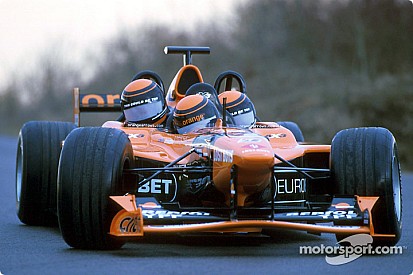 Третий не лишний. 18 лет назад Arrows представила трехместную машину Ф1