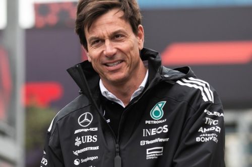 Após venda das ações da Mercedes, qual o futuro de Wolff na F1?