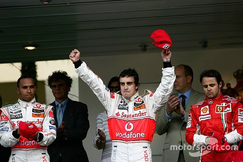Podio: ganador de la carrera Fernando Alonso, el segundo lugar Lewis Hamilton y el tercer lugar Feli