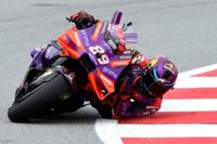 Jorge Mart&iacute;n, sobre su estilo del hombro en el asfalto: "Es b&aacute;sicamente show"