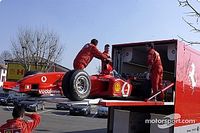 Vídeos: Leclerc pilota el Ferrari F2003-GA de Michael Schumacher