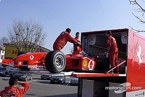 Vídeos: Leclerc pilota el Ferrari F2002 de Michael Schumacher