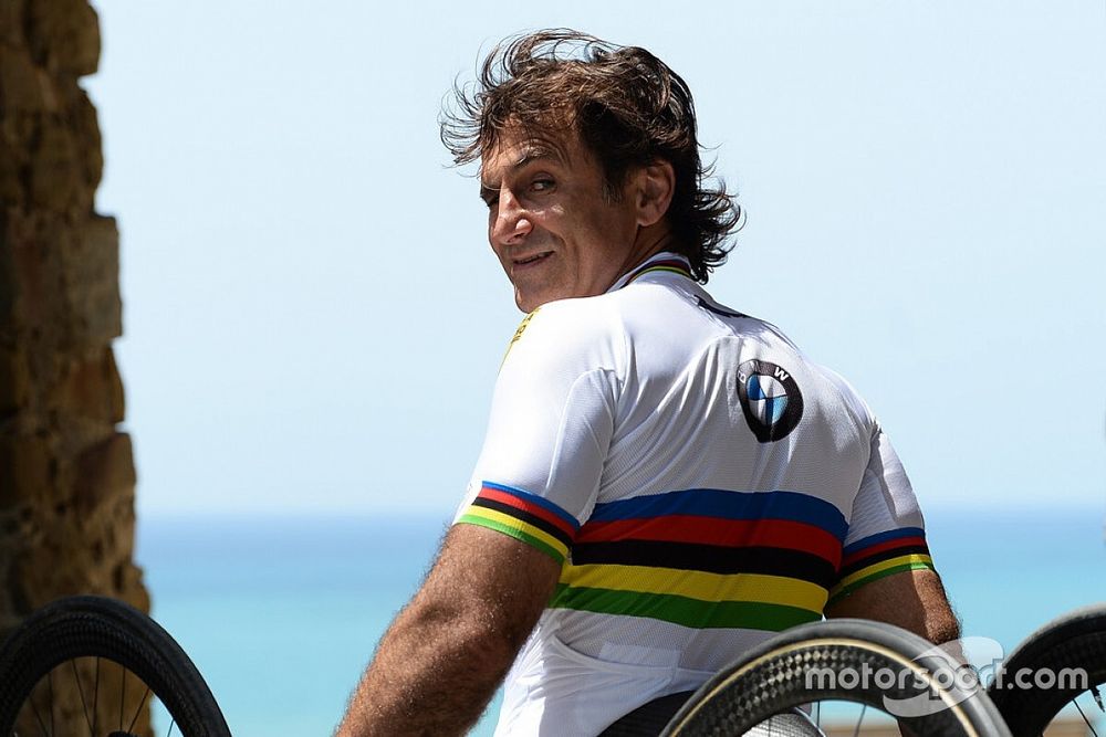Alex Zanardi se prepara para un triatl&oacute;n de larga distancia que se celebrar&aacute; en Hawai en octubre