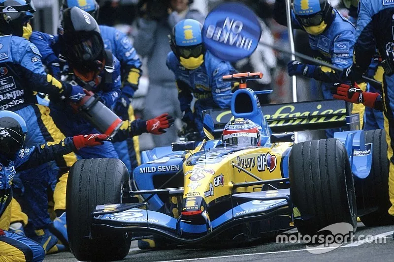 Arr&ecirc;t au stand pour Fernando Alonso