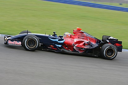 Galeri: Toro Rosso'nun 2006'dan bu yana yarıştığı tüm F1 araçları