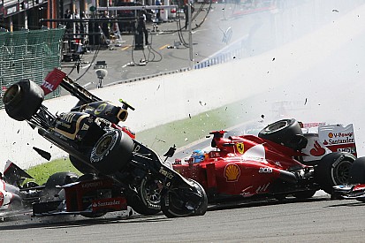 Grosjean életveszélyes csattanása Alonso címébe került a Ferrarival?