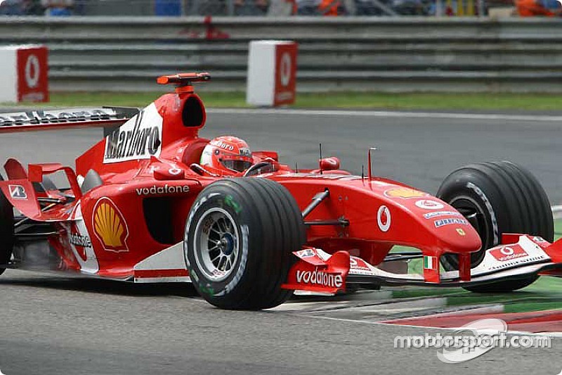 Vettel lemásolta Schumacher hibáját Monzában: ugyanaz történt, csak Michael második lett
