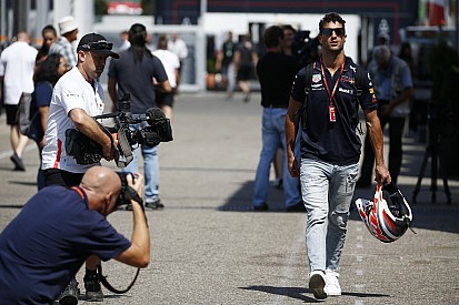 Ricciardo yeni güç ünitesine geçti, grid cezası aldı!