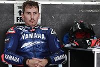 Aleix Espargaró pone el duda el compromiso de Lorenzo
