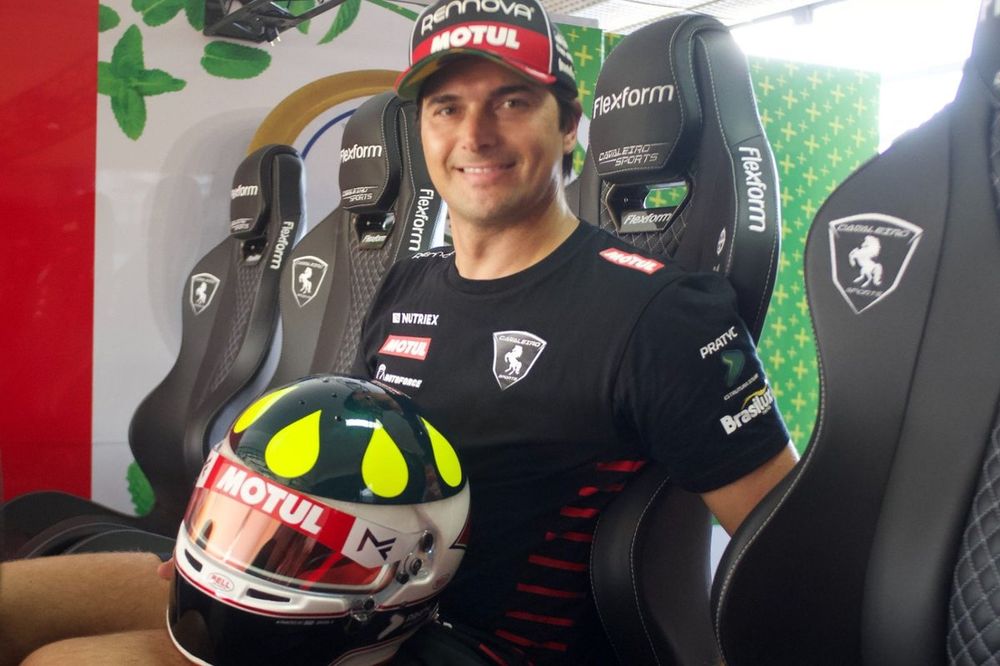 Nelsinho Piquet e capacete em homenagem a Wilsinho Fittipaldi