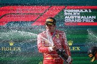 F1 - Sainz celebra vitória após cirurgia e 'tira onda' com Verstappen: "Já ganhou muito"