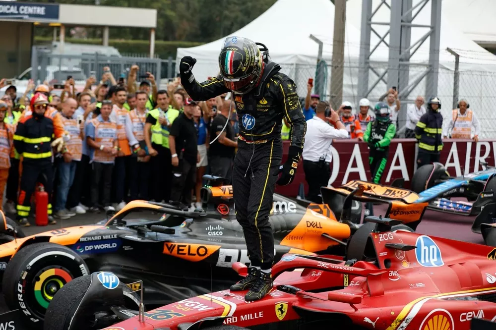 Charles Leclerc, Scuderia Ferrari, 1&egrave;re position, f&ecirc;te son arriv&eacute;e au Parc Ferme