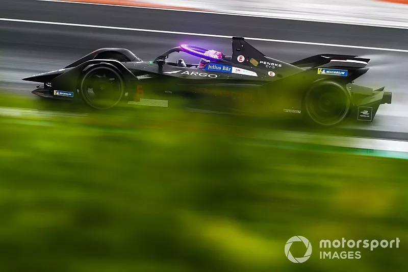 Maximilian Günther, Dragon Racing, Penske EV-3 con las nuevas luces LED magenta en el Halo, en modo hiperboost