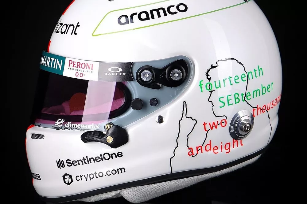 Casco de Sebastian Vettel en el GP de Italia 2022 de F1