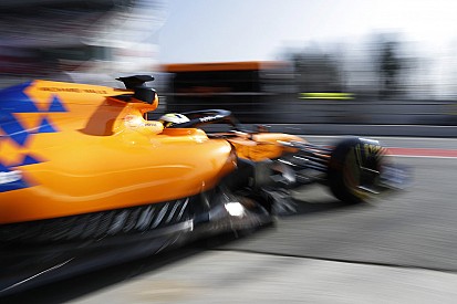 A McLaren garázsában tűz ütött ki Barcelonában