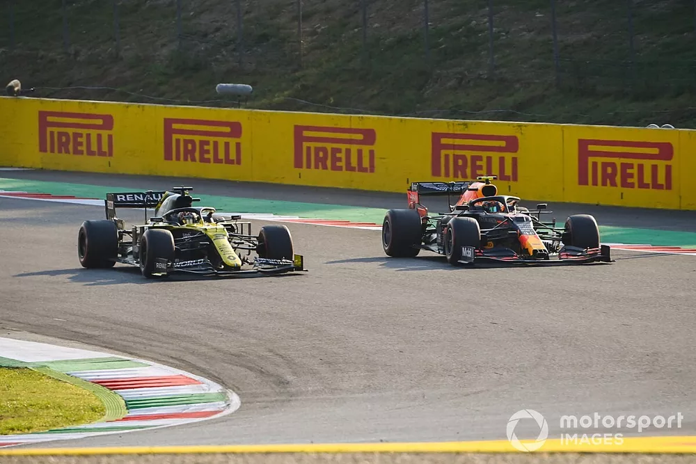 Daniel Ricciardo, Renault F1 Team R.S.20, à la lutte avec Alex Albon, Red Bull Racing RB16