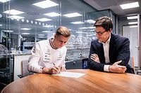 Tesztpilóta lett, mégis teszt nélkül maradhat Mick Schumacher