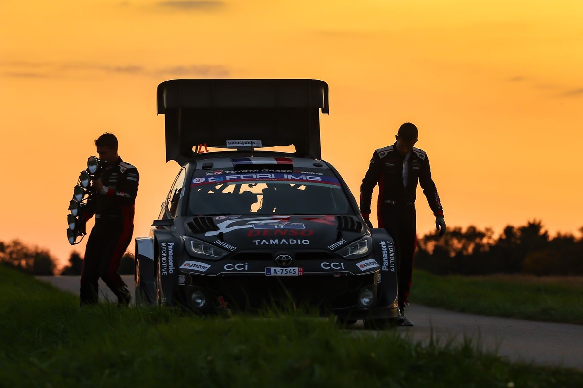 WRC | Rally Europa Centrale: Ogier fora, sbatte e va KO. Rovanpera in testa