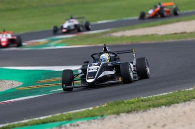 Gabriel Gomez disputa o t&iacute;tulo da Euro F4 em Monza