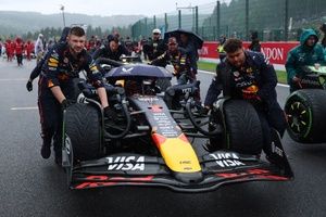 F1: Como 'ala austríaca' está vencendo 'guerra' pelo controle da Red Bull