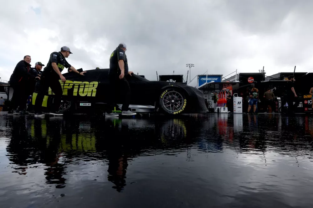 William Byron during rain delay, Hendrick Motorsports Chevrolet