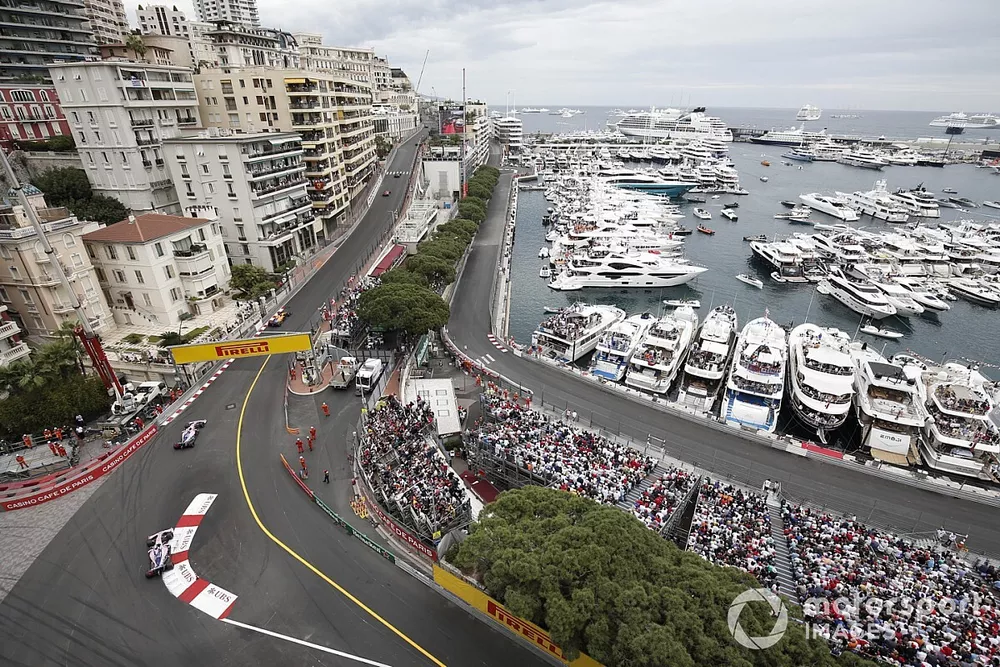 Lance Stroll, Racing Point RP19, y Sergio Perez, Racing Point RP19