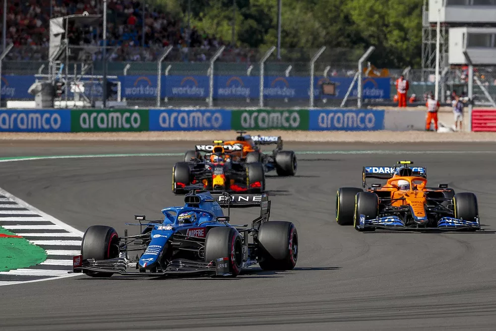 Fernando Alonso, Alpine A521, Lando Norris, McLaren MCL35M, and Sergio Perez, Red Bull Racing RB16B