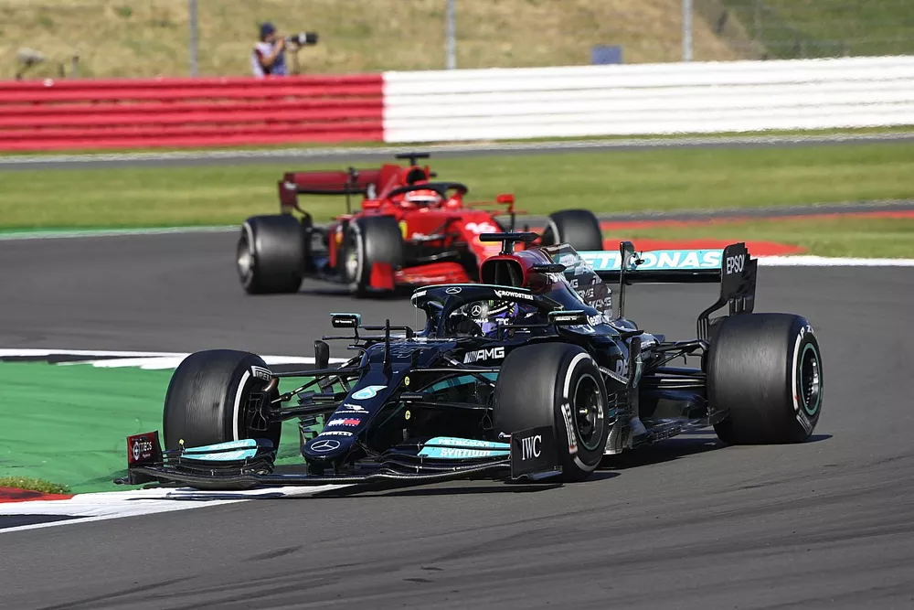Lewis Hamilton, Mercedes W12, Charles Leclerc, Ferrari SF21