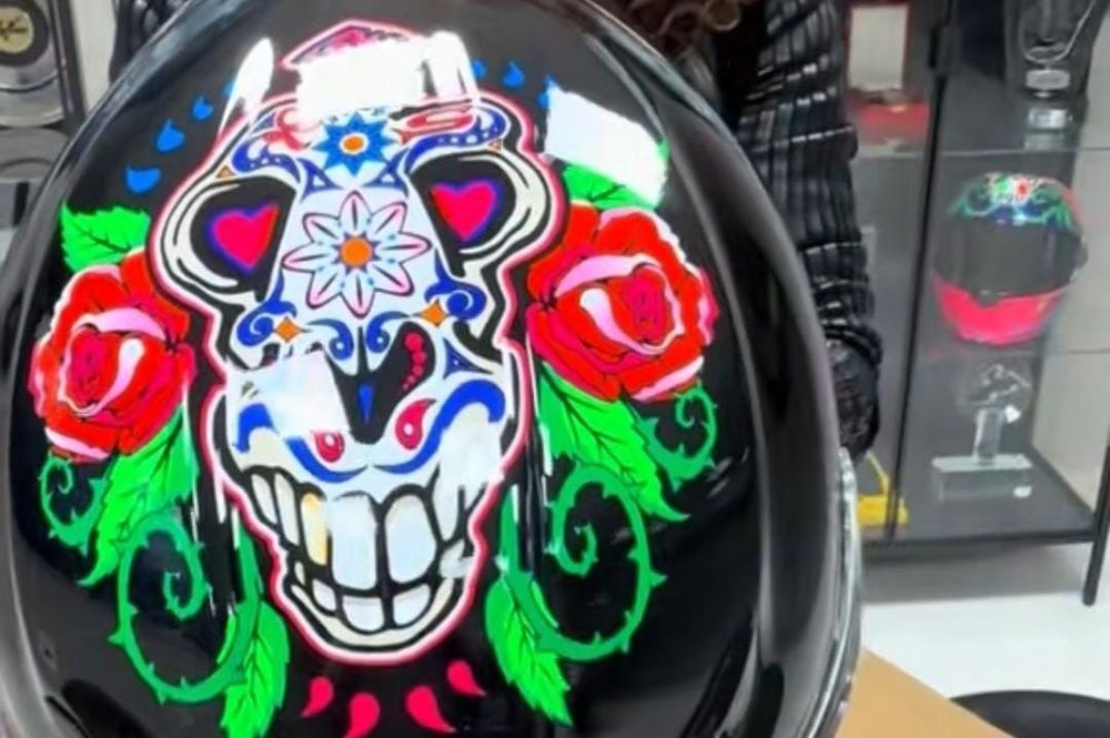 Luis Salom, casco especial