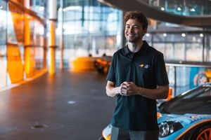 McLaren anuncia su primer piloto para el programa Hypercar del WEC 2027