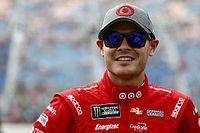 Larson lidera la primera práctica en New Hampshire