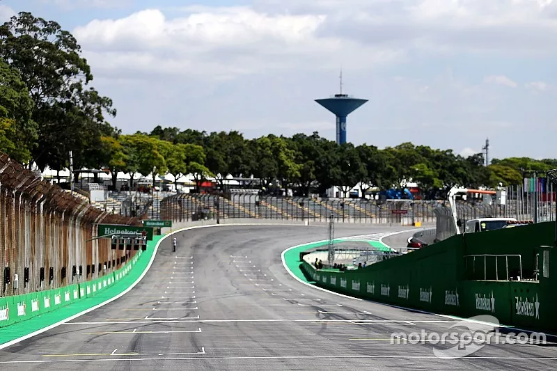 Starting grid, track atmosphere