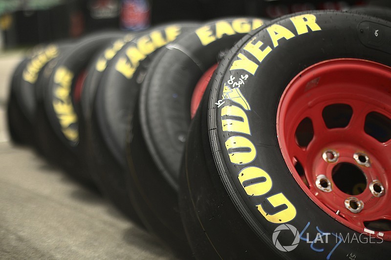 WORK Crag XTRAPN6 GOODYEAR NASCAR ハイエース WORK Crag XTRAPN6 GOODYEAR NASCAR ハイエース Amazon.com: Pro