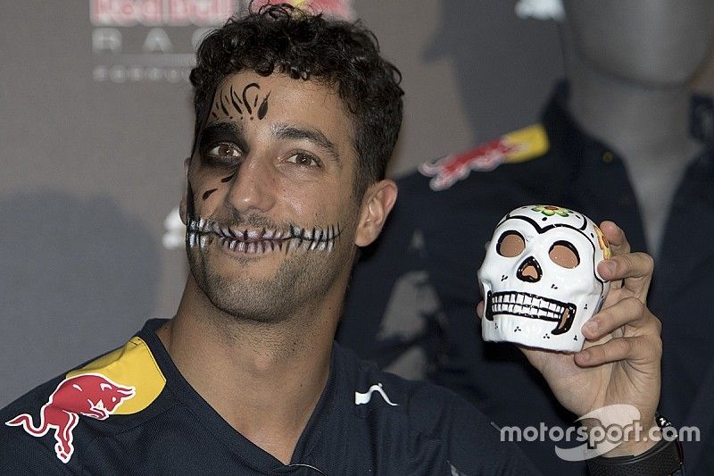 Daniel Ricciardo, Red Bull Racing en el Ofrendomo en la Ciudad de México para el  Día de Muertos