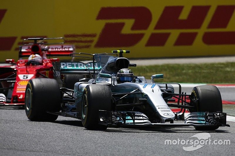 Valtteri Bottas, Mercedes AMG F1 W08, Sebastian Vettel, Ferrari SF70H