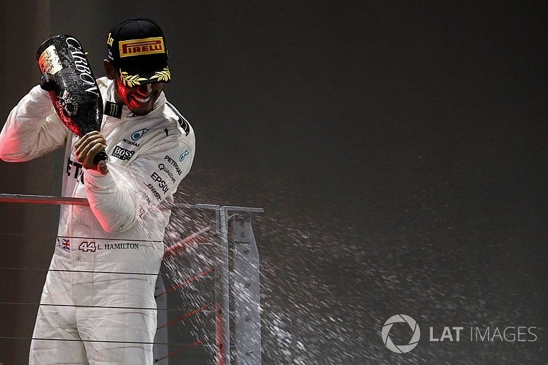 Podio: ganador de la carrera Lewis Hamilton, Mercedes AMG F1