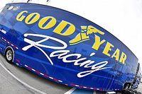 Goodyear hace cambio de neumáticos para Las Vegas