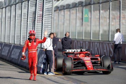 Leclerc dice que un objetivo realista sería pelear ante Checo Pérez en Australia