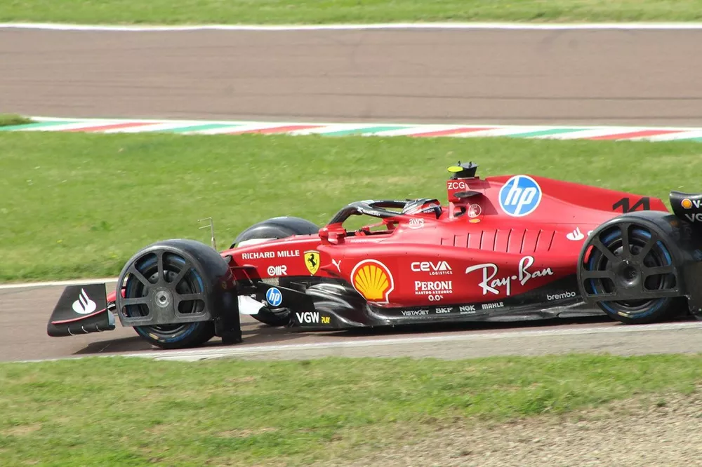 Arthur Leclerc, Ferrari F1-75 with spray guards