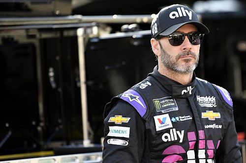 Jimmie Johnson enaltece el avance de su equipo