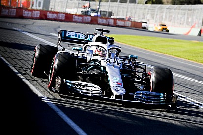 GP Australia: Hamilton pole, Mercedes kunci 1-2