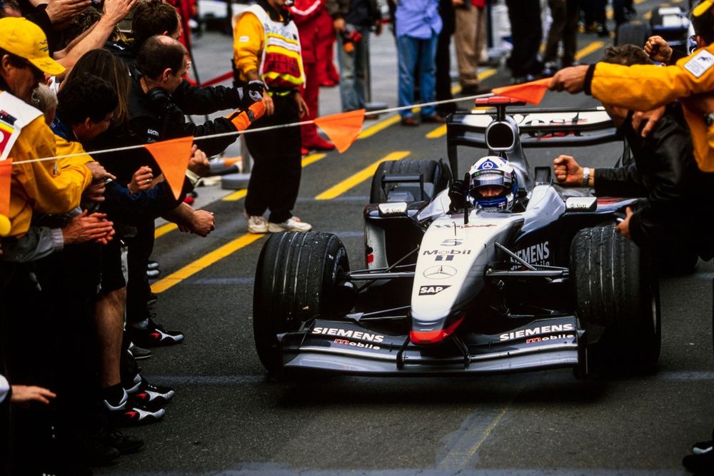 David Coulthard, McLaren MP4-17D Mercedes, celebra