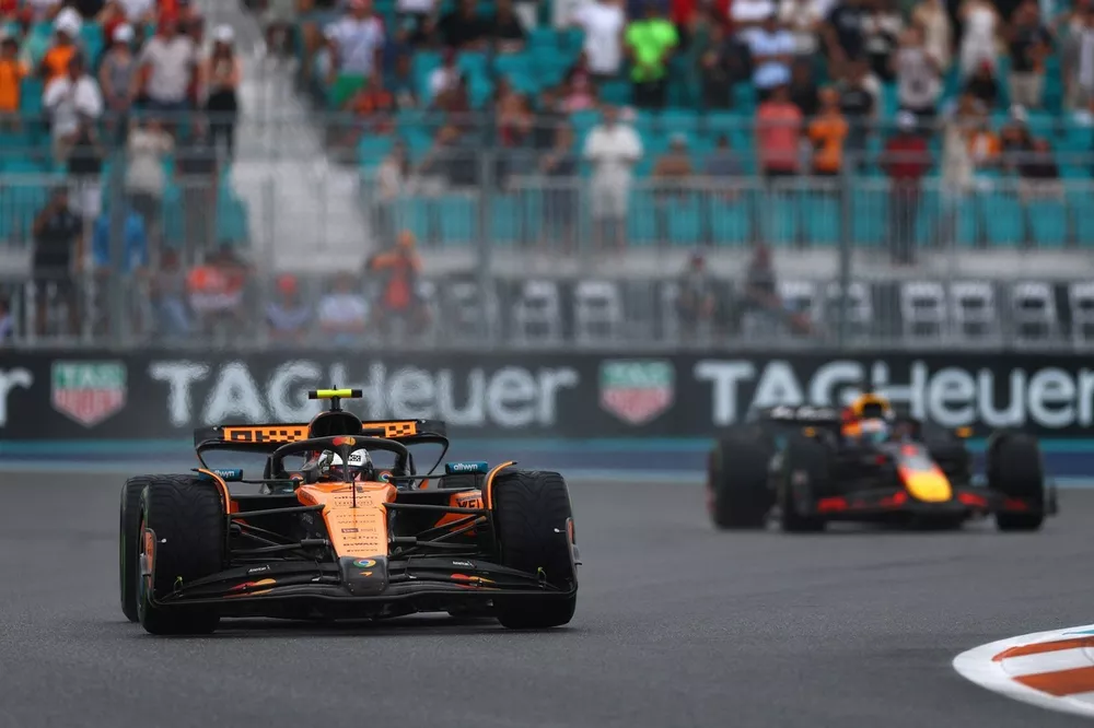 Lando Norris, McLaren, Max Verstappen, Red Bull Racing