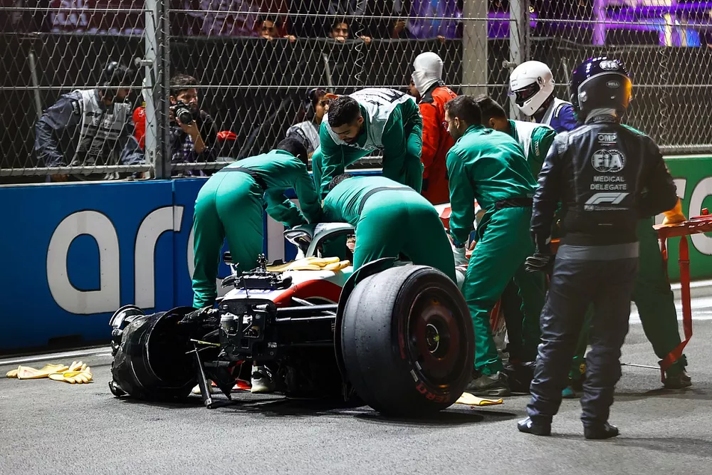 Marshals recover the remains of the car driven by Mick Schumacher, Haas VF-22, after a heavy crash in Q2

