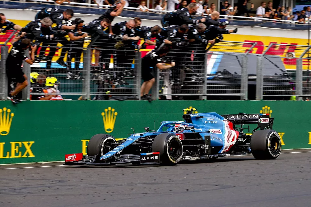 Race winner Esteban Ocon, Alpine A521