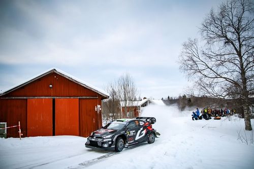 WRC Suecia: Evans lidera tras un viernes agitado, &iexcl;cinco pilotos en diez segundos!