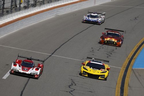 24 H de Daytona 2025: Porsche lidera tras tres horas