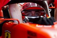 Leclerc promete ir para cima: "Quero pegar o v&aacute;cuo de Verstappen"