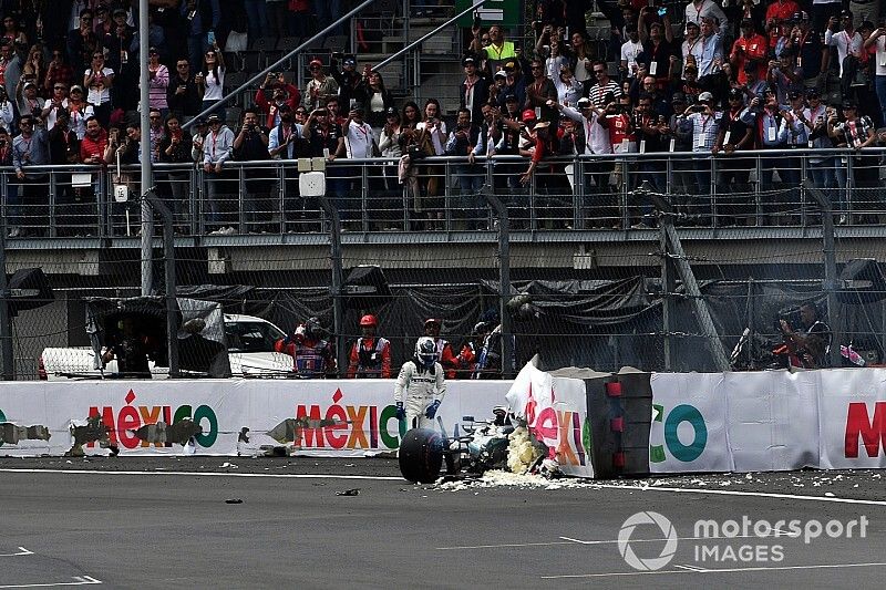 Valtteri Bottas, Mercedes AMG W10, sufre una fuerte accidente al final de la sesi&oacute;n clasificatoria